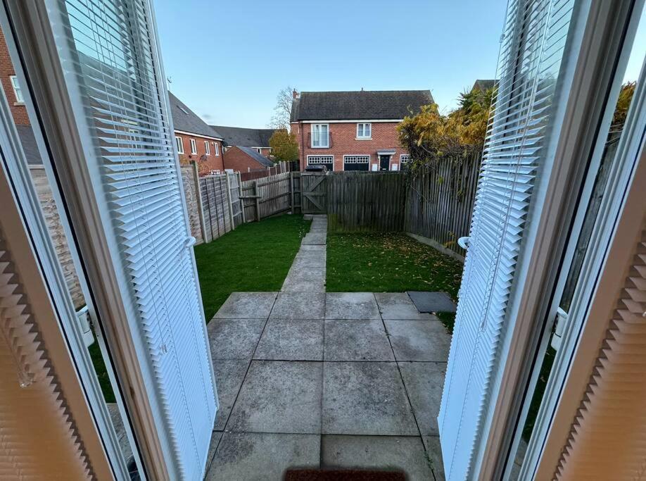 Modern Townhouse - 3 Bed 2.5 Bath 2 Private Gated Parking Villa Wellingborough Kültér fotó