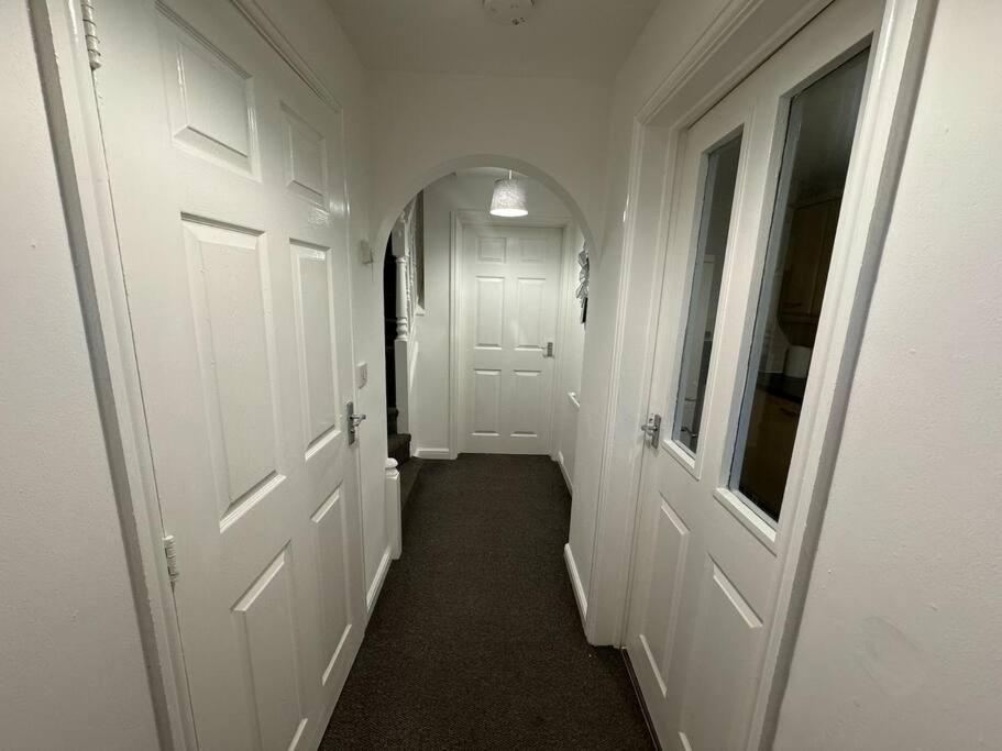 Modern Townhouse - 3 Bed 2.5 Bath 2 Private Gated Parking Villa Wellingborough Kültér fotó