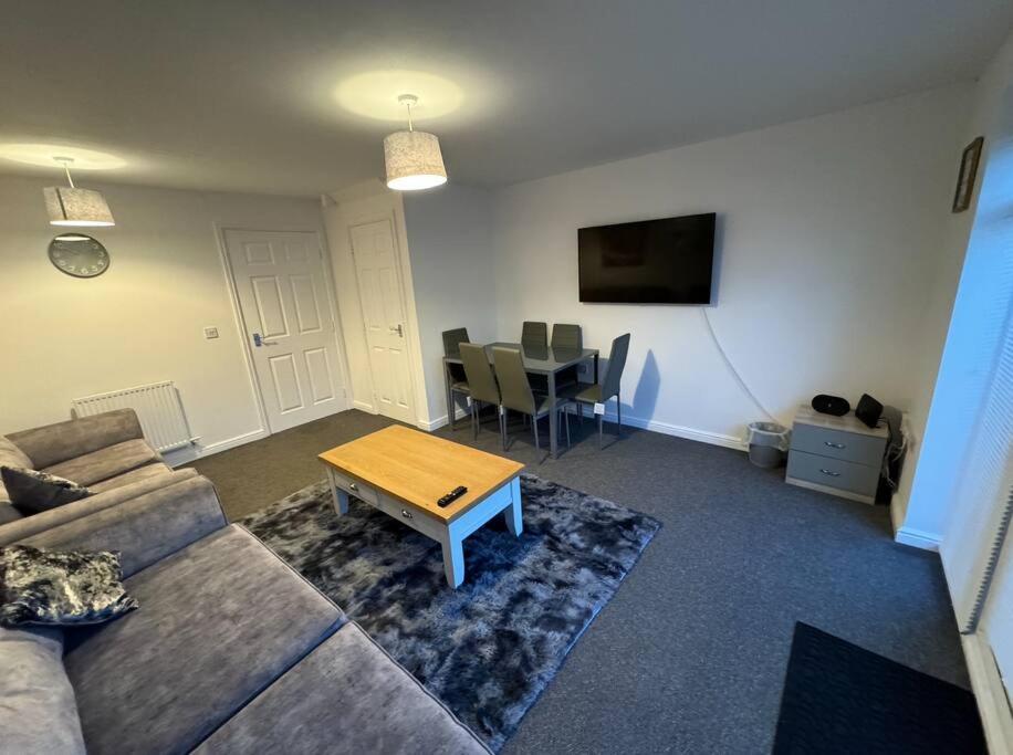 Modern Townhouse - 3 Bed 2.5 Bath 2 Private Gated Parking Villa Wellingborough Kültér fotó