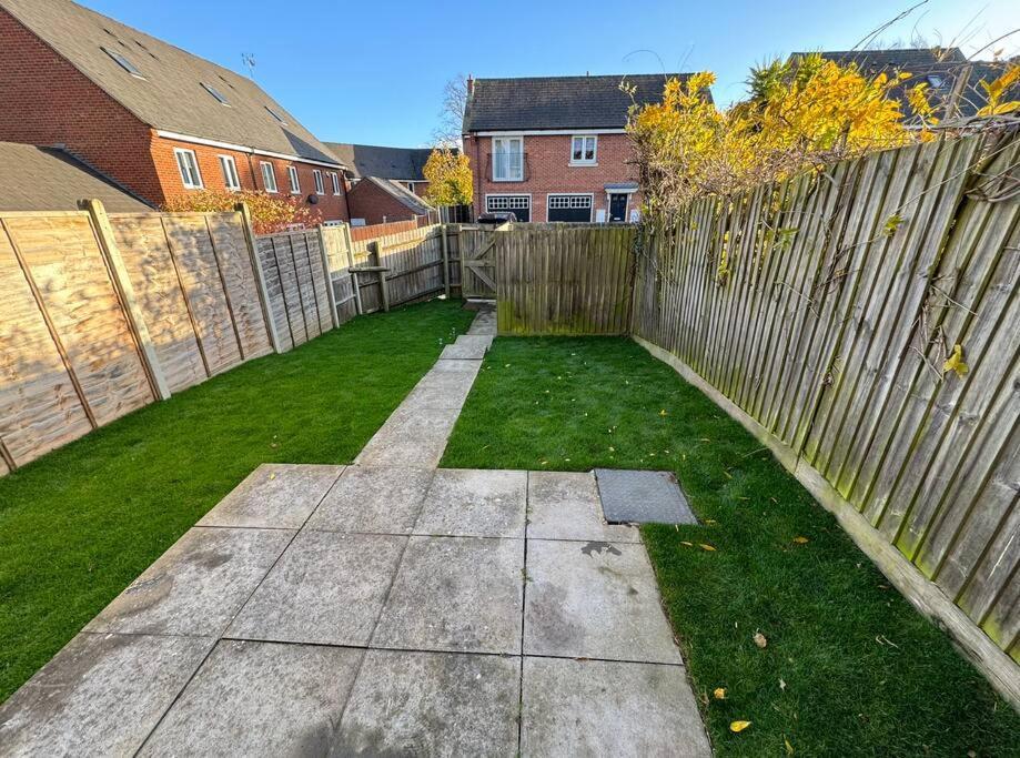Modern Townhouse - 3 Bed 2.5 Bath 2 Private Gated Parking Villa Wellingborough Kültér fotó