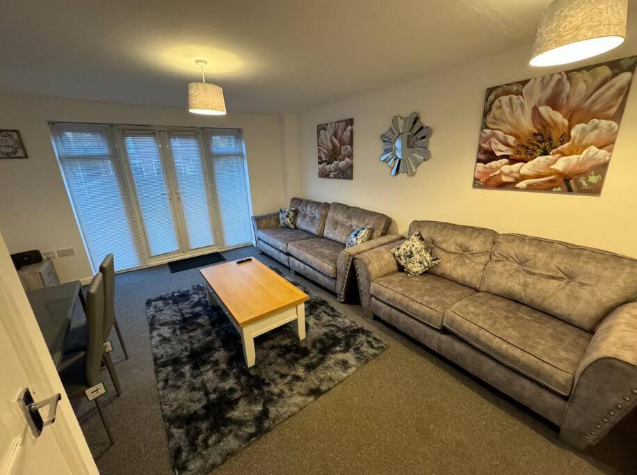 Modern Townhouse - 3 Bed 2.5 Bath 2 Private Gated Parking Villa Wellingborough Kültér fotó