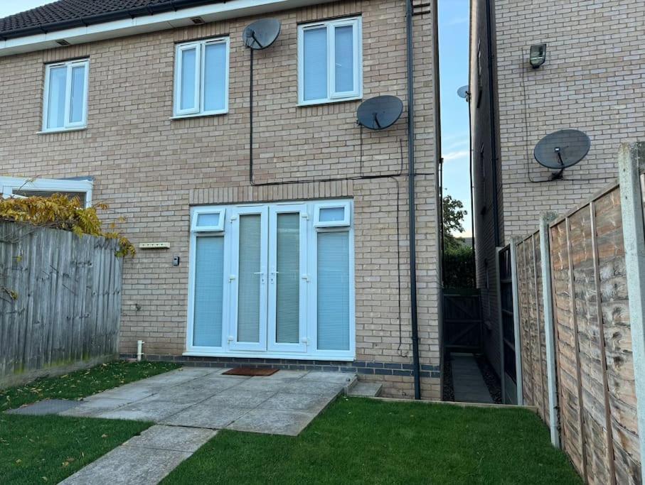 Modern Townhouse - 3 Bed 2.5 Bath 2 Private Gated Parking Villa Wellingborough Kültér fotó