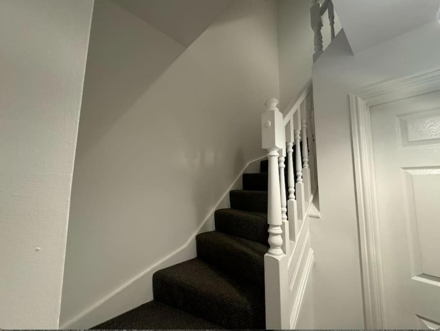 Modern Townhouse - 3 Bed 2.5 Bath 2 Private Gated Parking Villa Wellingborough Kültér fotó